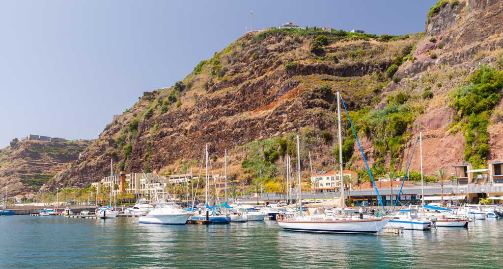 De haven van Calheta