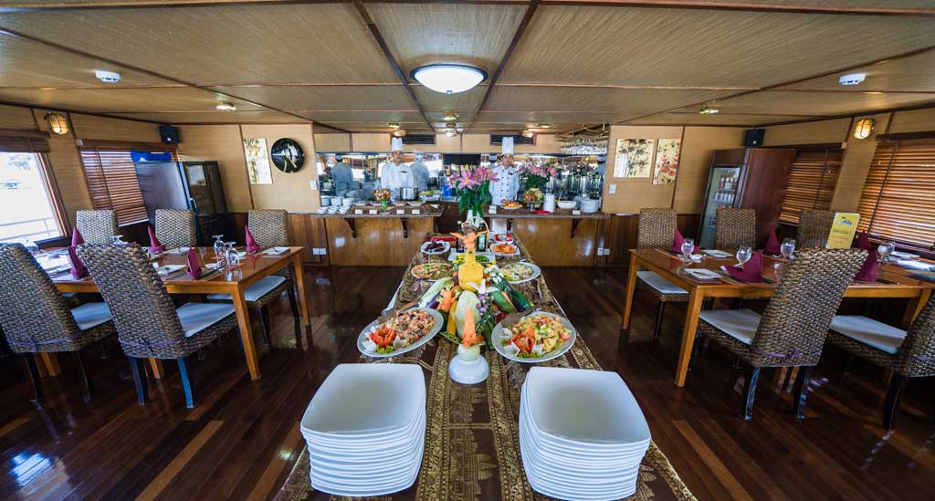 restaurant aan boord van RV-Indochine